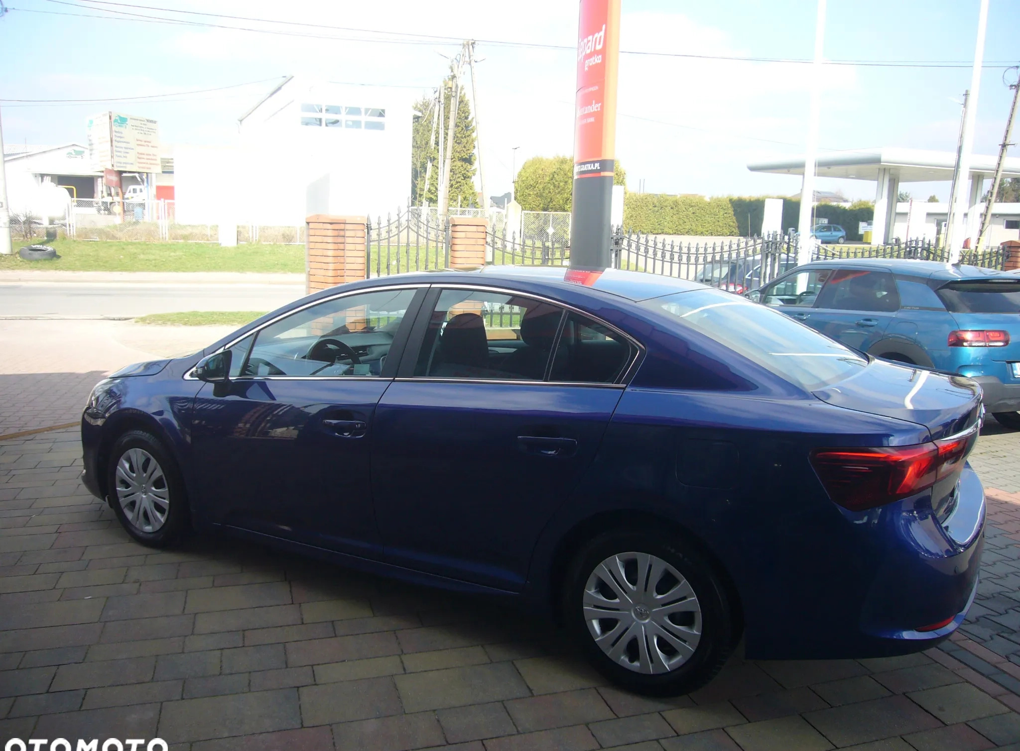 Toyota Avensis cena 48500 przebieg: 195000, rok produkcji 2017 z Piotrków Kujawski małe 211